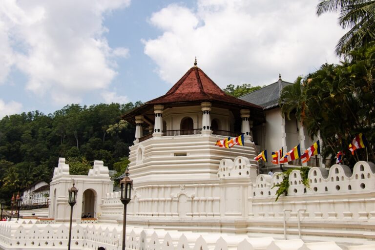 Temple-of-the-tooth-relic-in-Kandy