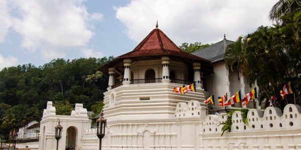 Temple-of-the-tooth-relic-in-Kandy
